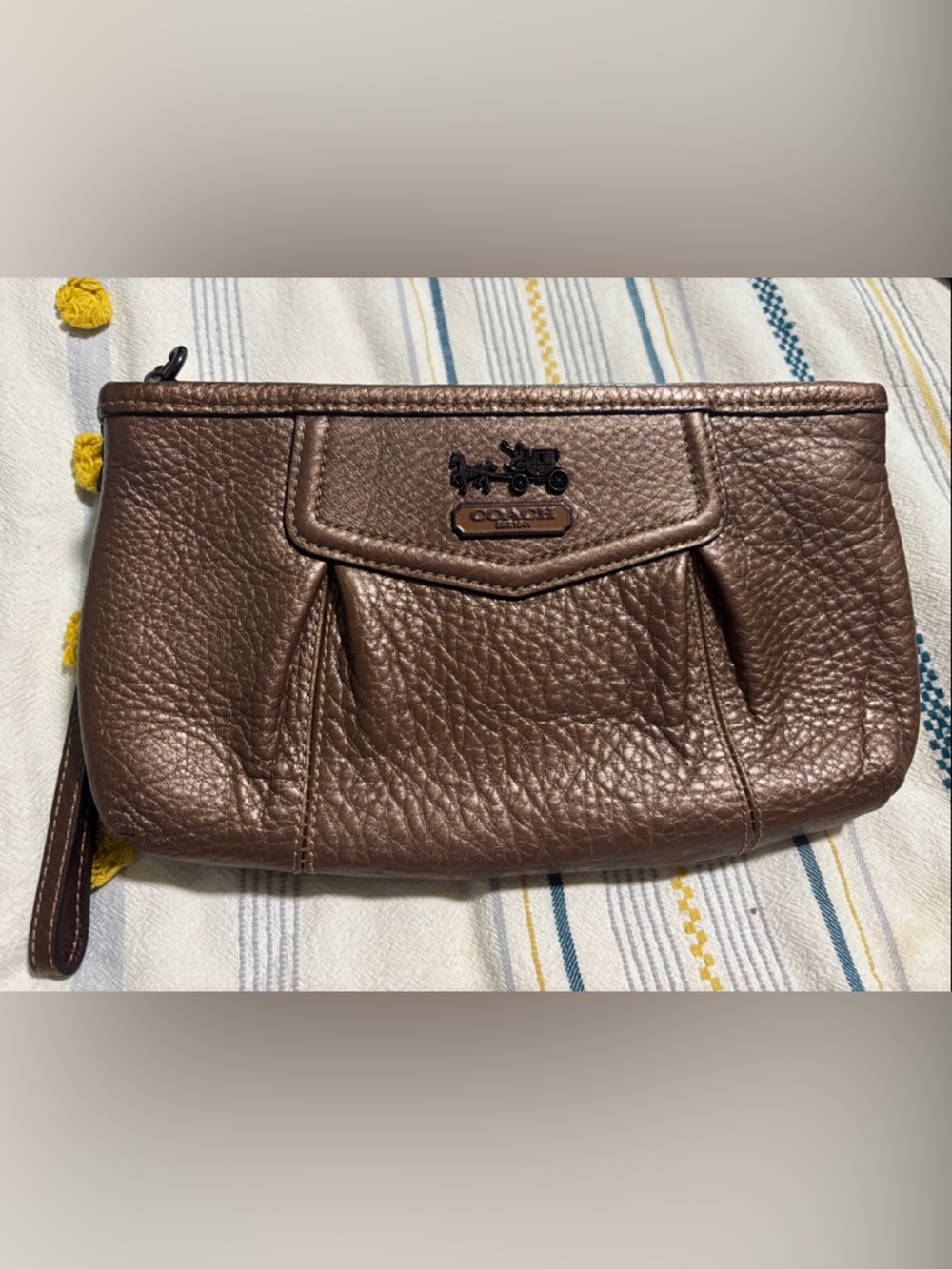 ⭐️SALE⭐️Coach Metallic Bronze Pebbled Leather Wristlet